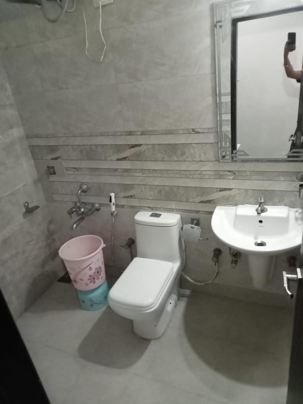 Hotel Best Velly Ґандінаґар Екстер'єр фото